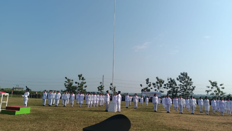 Upacara Pengibaran Bendera Merah Putih Peringati HUT RI ke-80 di Kecamatan Rakit Berlangsung Khidmat